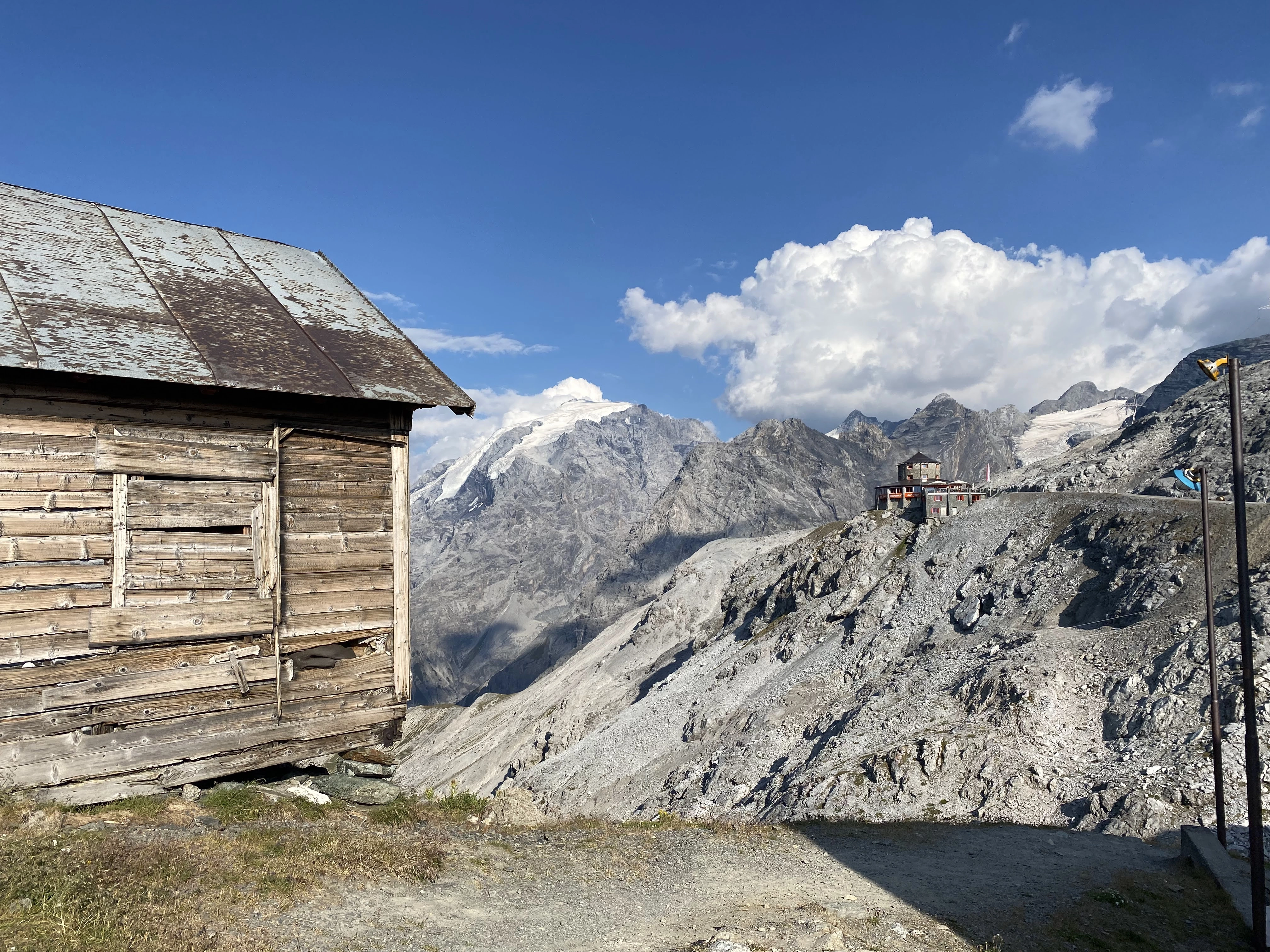 Stelvio Pass – Hairpin Turns, Breathtaking Views and Geocaching