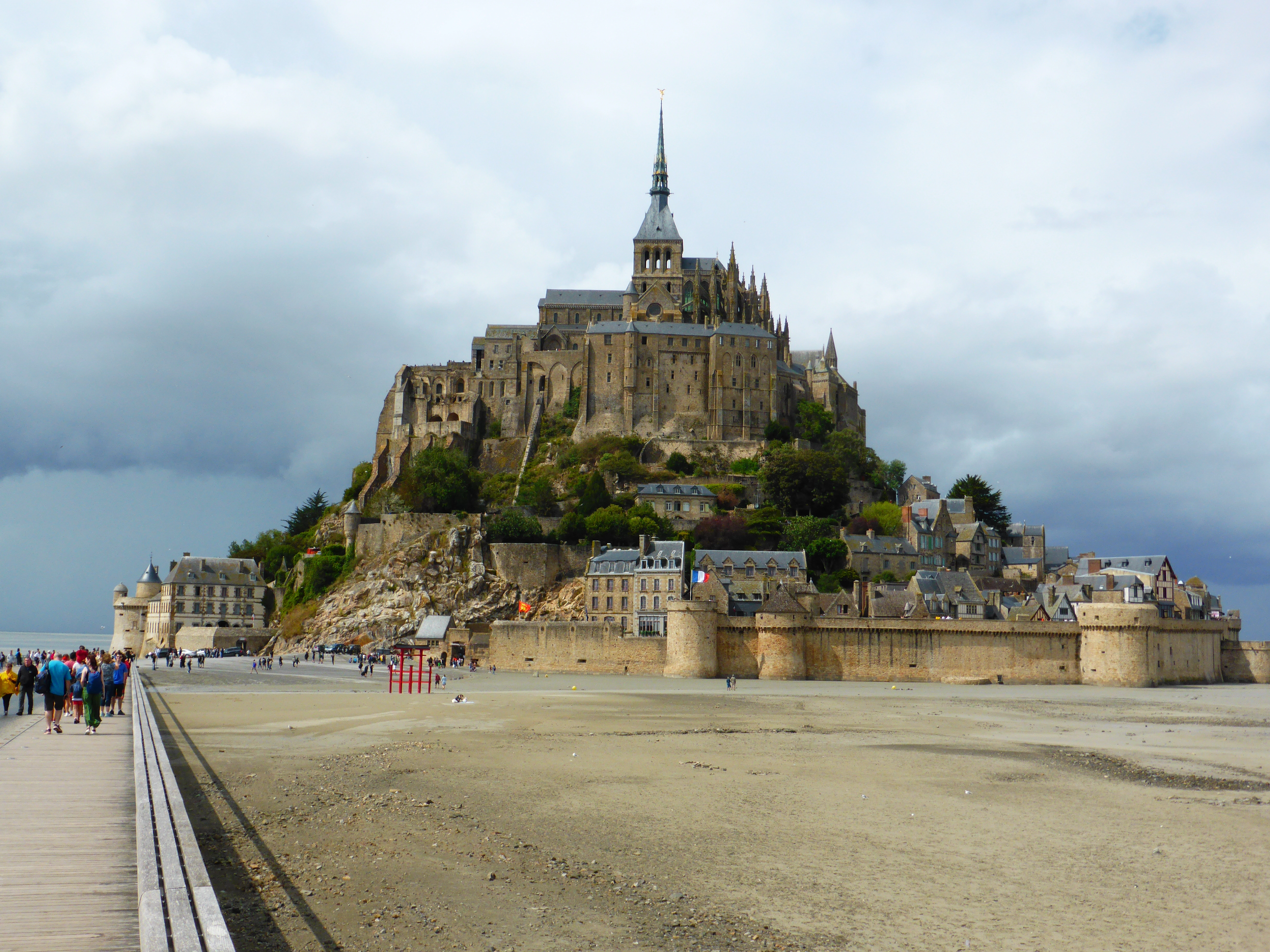 Discover Mont-Saint-Michel – A Magical Island of History and Geocaching
